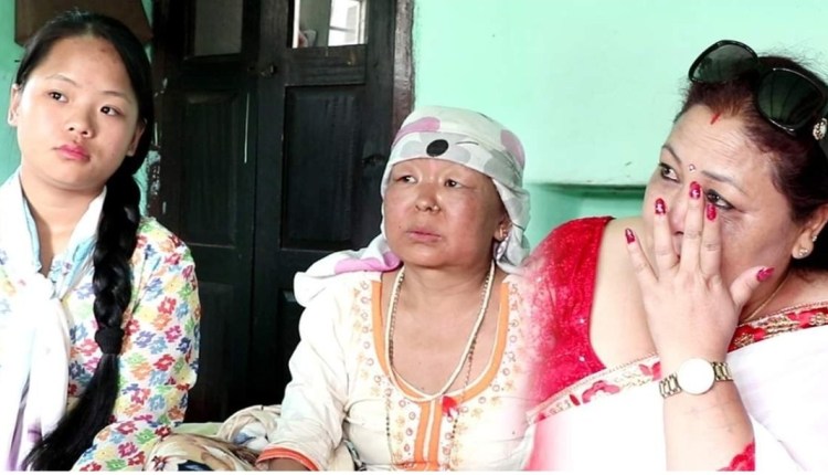 ३५ बर्षपछी हराएकी आमा भेट्दा चल्यो रुवाबासी,आमाको यस्तो हालत,उपहार के दीईन छोरीले?
