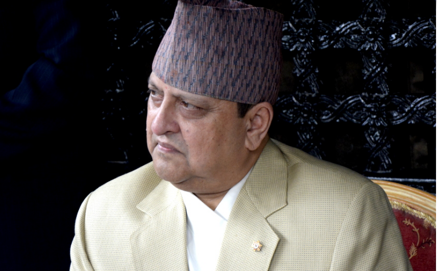 पूर्वराजा ज्ञानेन्द्र सपरिवार हात्तीवनमा