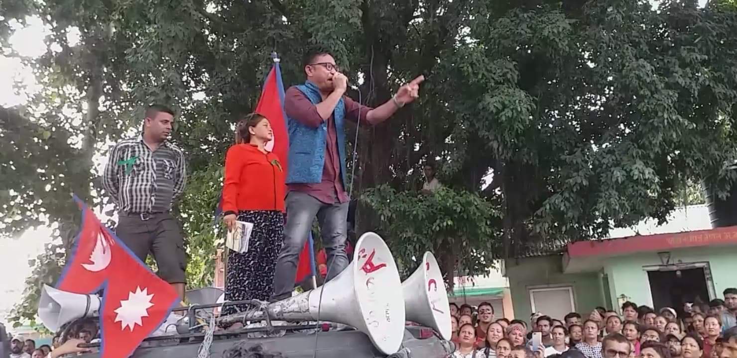 सात समुन्द्रबाट रुदै आएर रबिलाई छोड मलाई मार भन्दा हजारौंको रुवाबासी (भिडियो हेर्नुहोस)