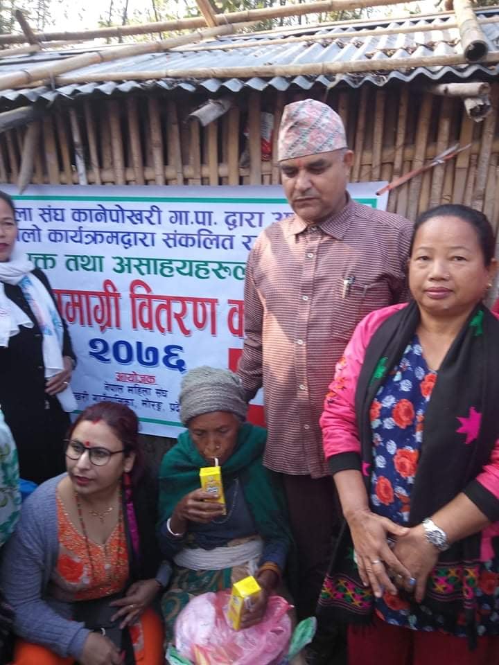 नेपाल महिला संघ कानेपोखरीले असक्त तथा असहायलाई गर्यो सहयोग