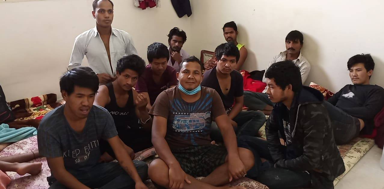 साउदीको एउटै कोठामा रहेका २२ जना नेपालीले भने, हामी म’र्ने भयौं, रवी दाइसंग पनि भनेम तर हामी निस्किन सकेनम भन्दै गरे उद्दार गरिदिन आग्रह (भिडियोसहित)