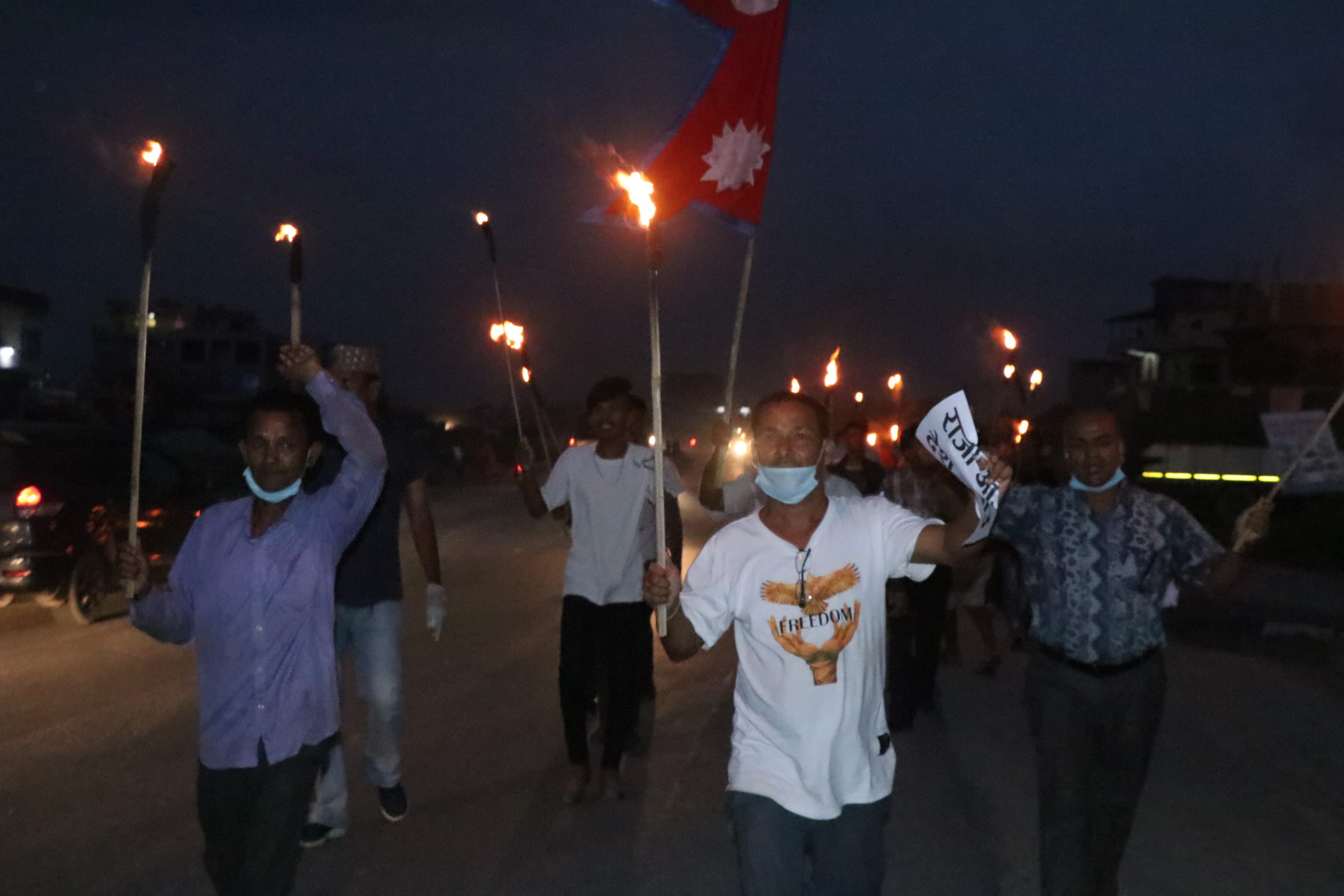 राजा आउँ देश बचाउको नारा सहित शिव सेना नेपालले मोरङका दुई स्थानमा निकाल्यो राँके जुलुस