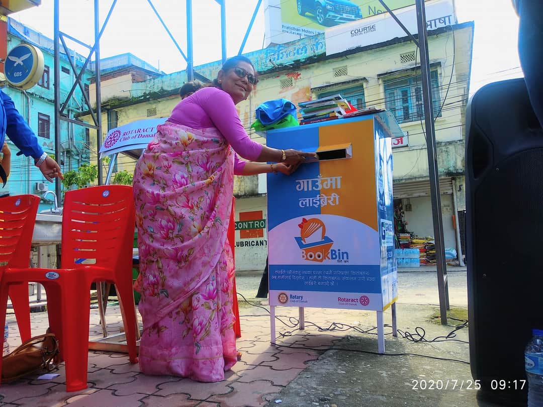 रोट्याक्ट क्लब दमकले सुरु गर्यो बुकबिन बन्ने भयो गाउँ गाउँमा लाइब्रेरी