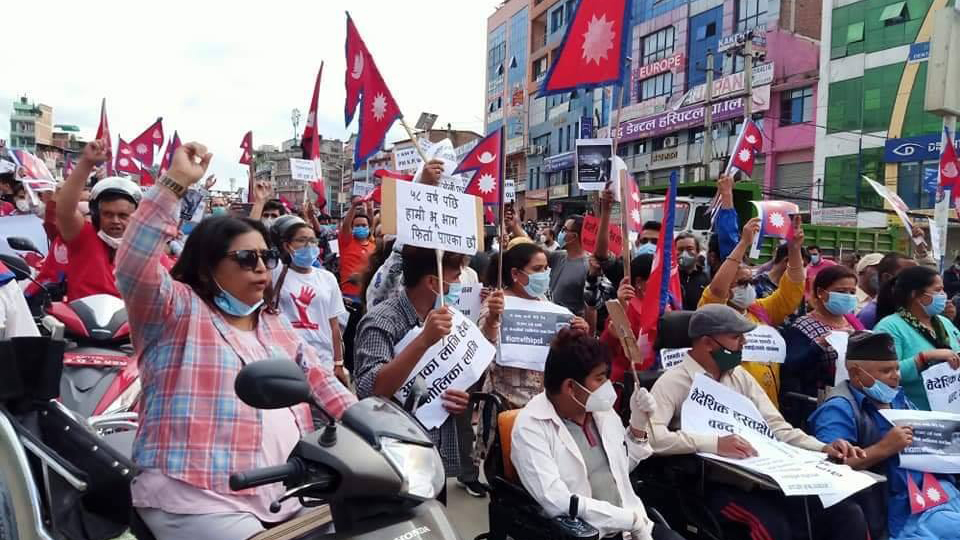 ओलीको समर्थनमा ठाउँ–ठाउँमा प्रदर्शन