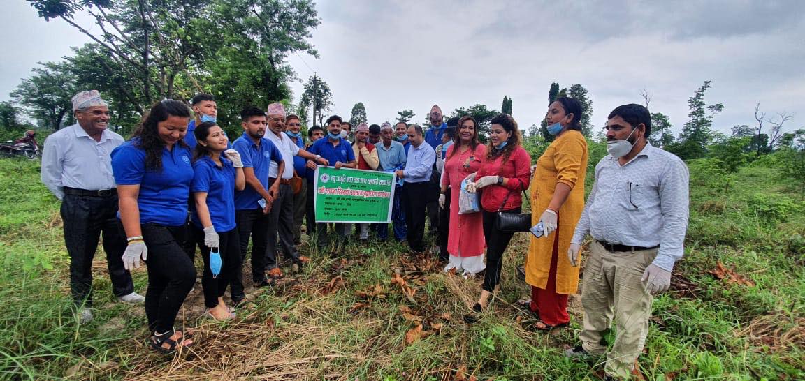 न्यु जागृती बचत तथा ऋण सहकारी संस्थाले आफ्नाे नवाै स्थापना दिवसकाे अवसरमा वृक्षारोपण