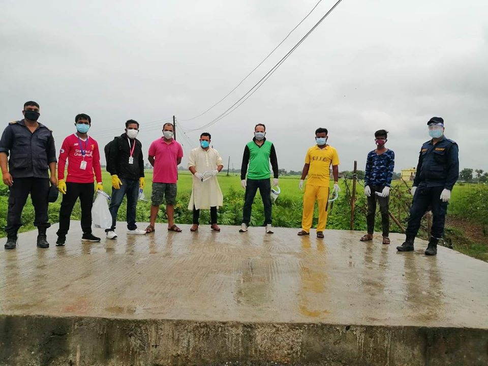 विराटनगरको क्रिकेट क्लबले बाढ्यो विपन्न ५० परिवारलाई राहत सामाग्री