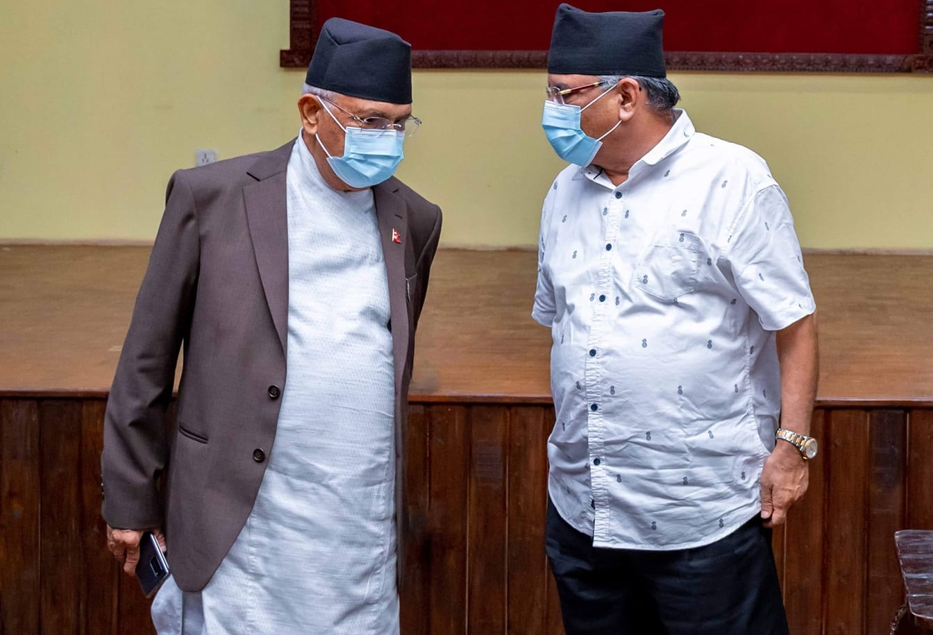 प्रचण्डसहित ५ सचिवालय सदस्य ओली भेट्न बालुवाटारमा