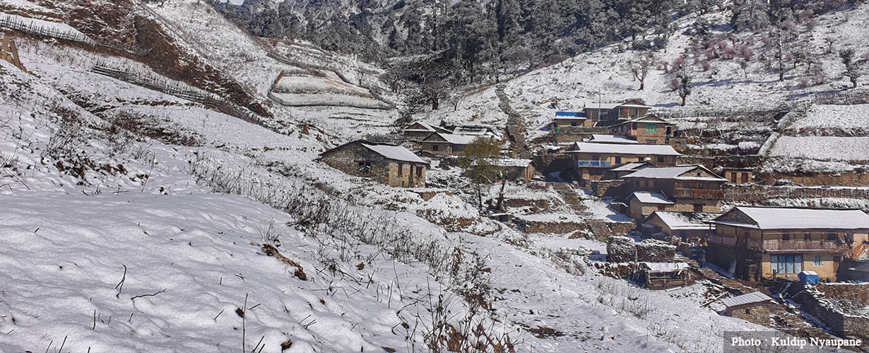 विभिन्न जिल्लामा हिमपात, जनजीवन प्रभावित