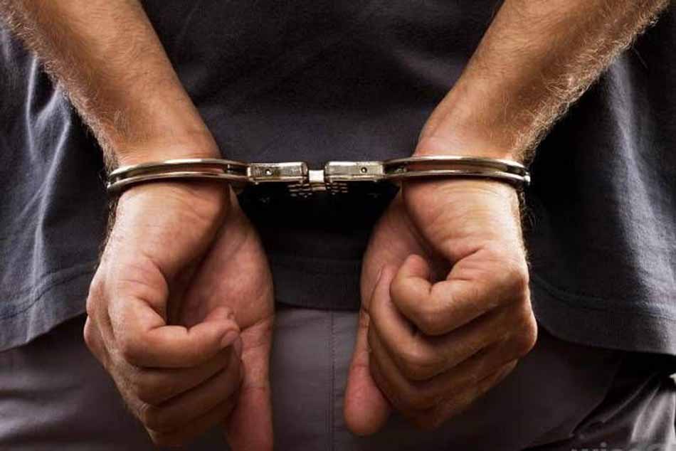विस्फोटक पदार्थसहित दुई जना पक्राउ