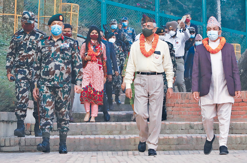 असहज परिस्थितिले 'अति चर्चा’