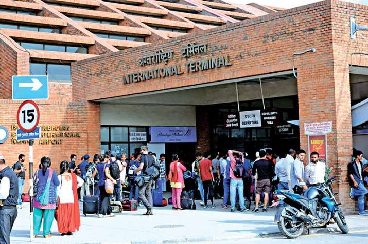 विमानस्थलबाट स्रोत नखुलेको १०लाख रुपैयाँसहित एक जना पक्राउ
