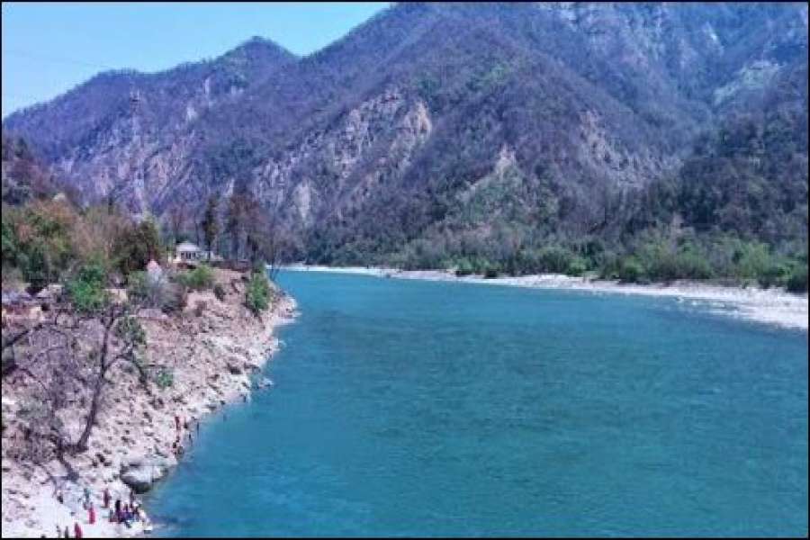 एकै घरका पाँच जनाले कर्णालीमा हामफालेर आत्महत्या गरेको आशङ्का