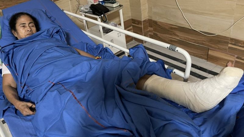भारत पश्चिम बंगालकी मुख्यमन्त्री ममता बेनर्जीमाथि आक्रमण