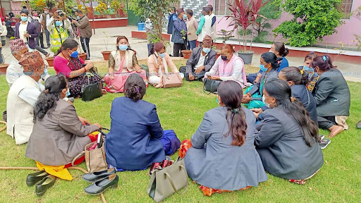 प्रदेश प्रमुखको कार्यालयमा विपक्षी सांसद धर्नामा , मुख्यमन्त्रीको शपथ रोक्ने पहल !!