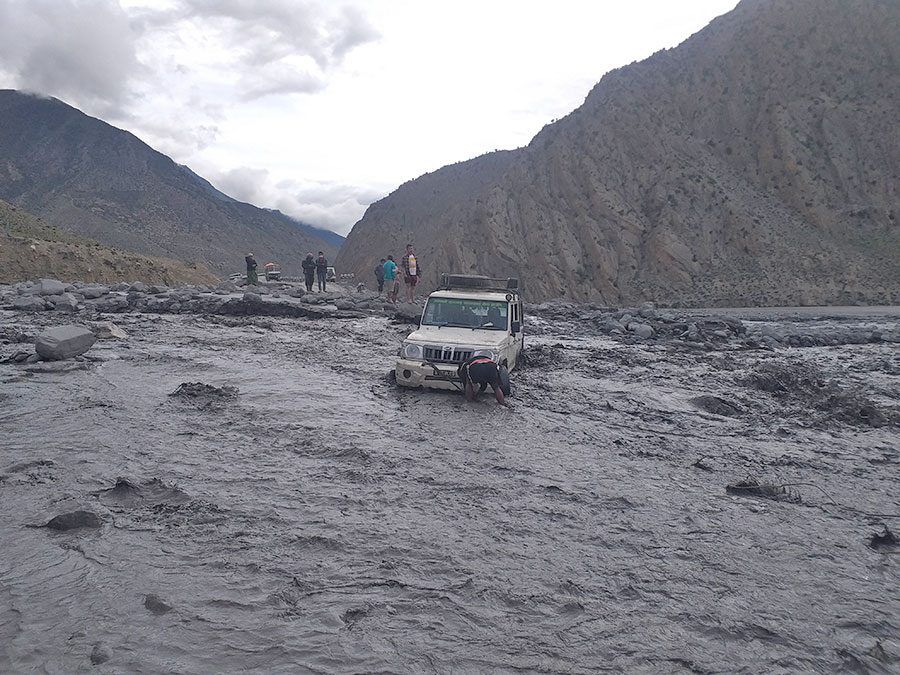 जलवायु परिवर्तनको असर : पग्लँदै हिमाल, जोखिममा हिमाली बस्ती