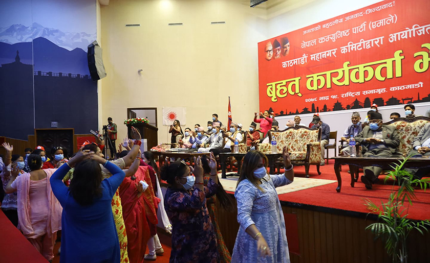 अस्वस्थ्यताबीच पनि कार्यकर्ता भेलामा केपी ओली
