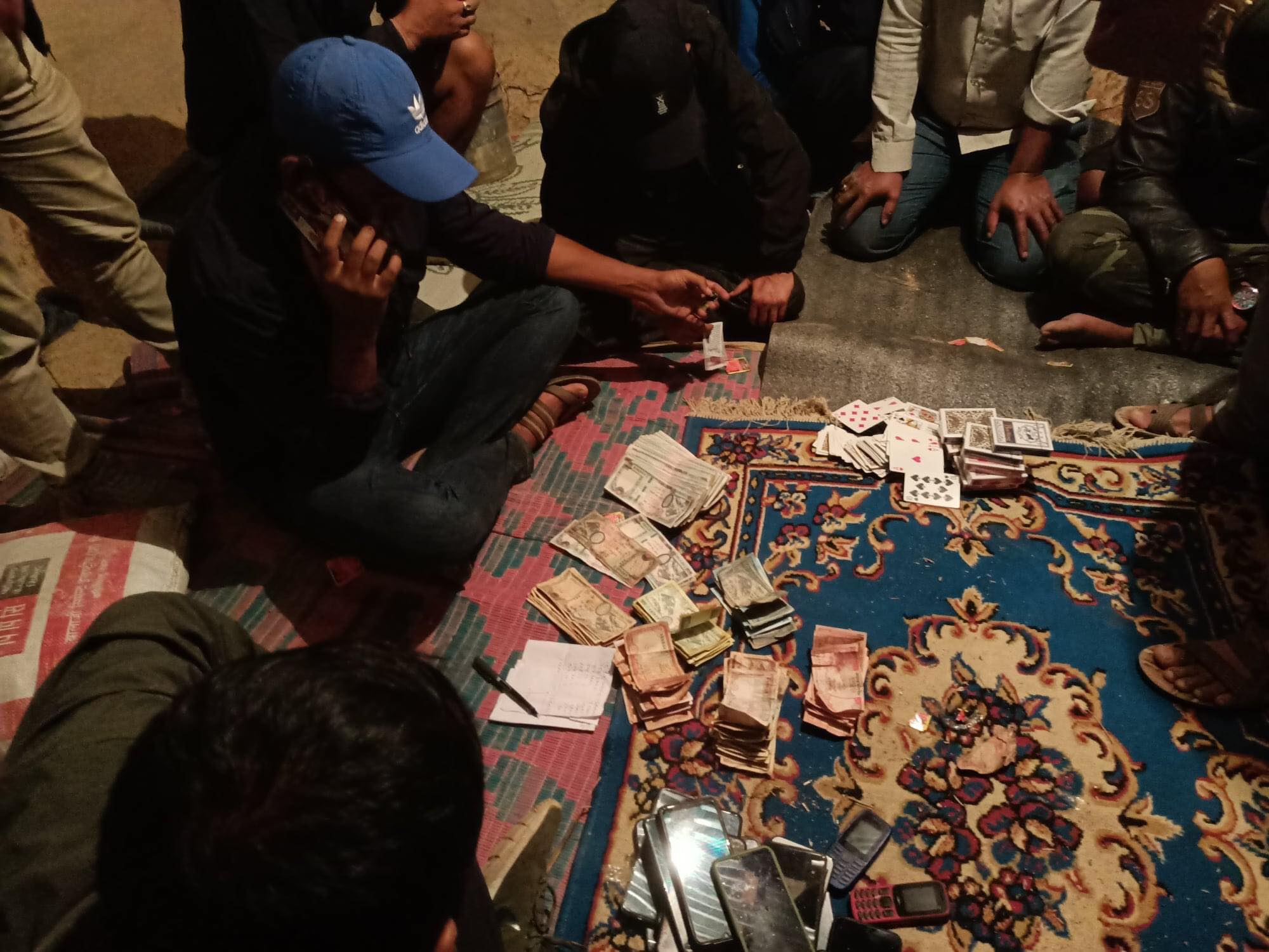 जुवा खेलेको आरोपमा १८ जना पक्राउ