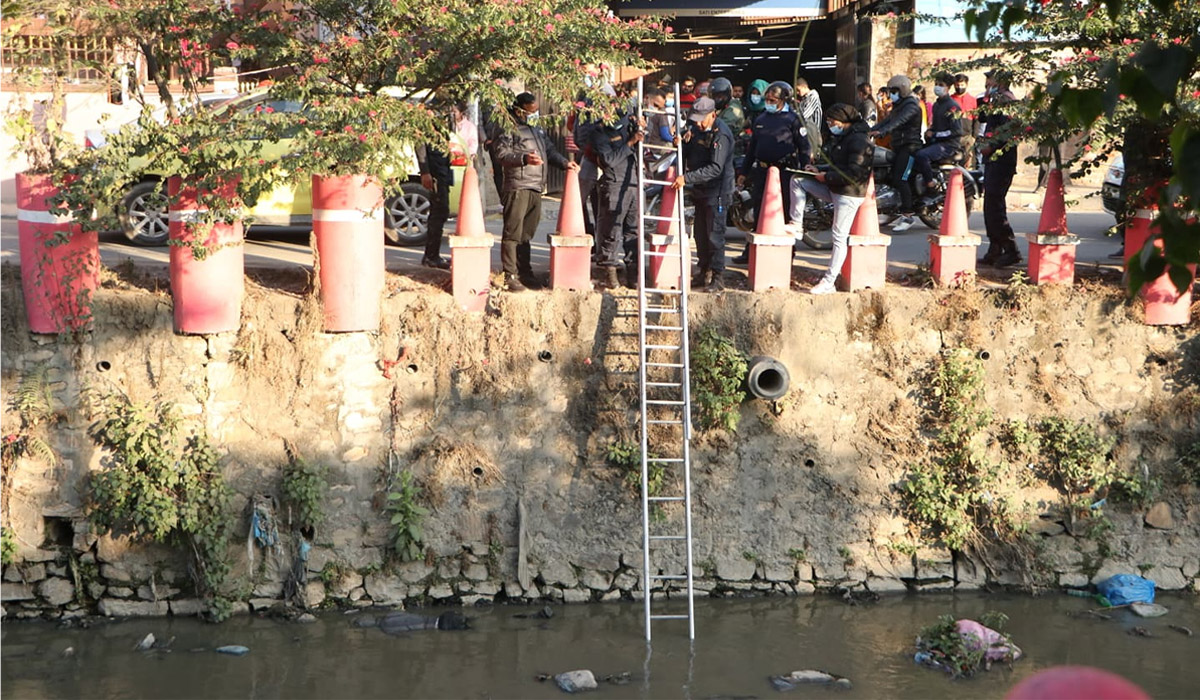 धोबीखोलामा एक पुरुषको शव फेला