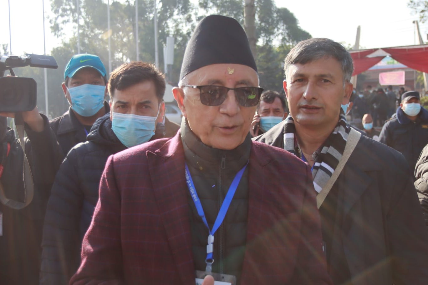 कांग्रेस महाधिवेशन: मतदान ढिलाई, मतदाता बिहान साढे ७ बजेदेखि लाइनमा, उम्मेदवार भोट माग्न व्यस्त