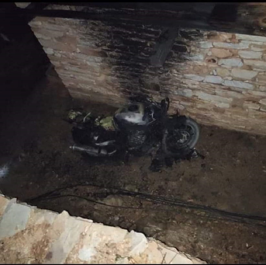 रोल्पामा काँग्रेस नेताहरुलाई लक्षित गरी आक्रमण, मोटरसाइकल जलाइयो
