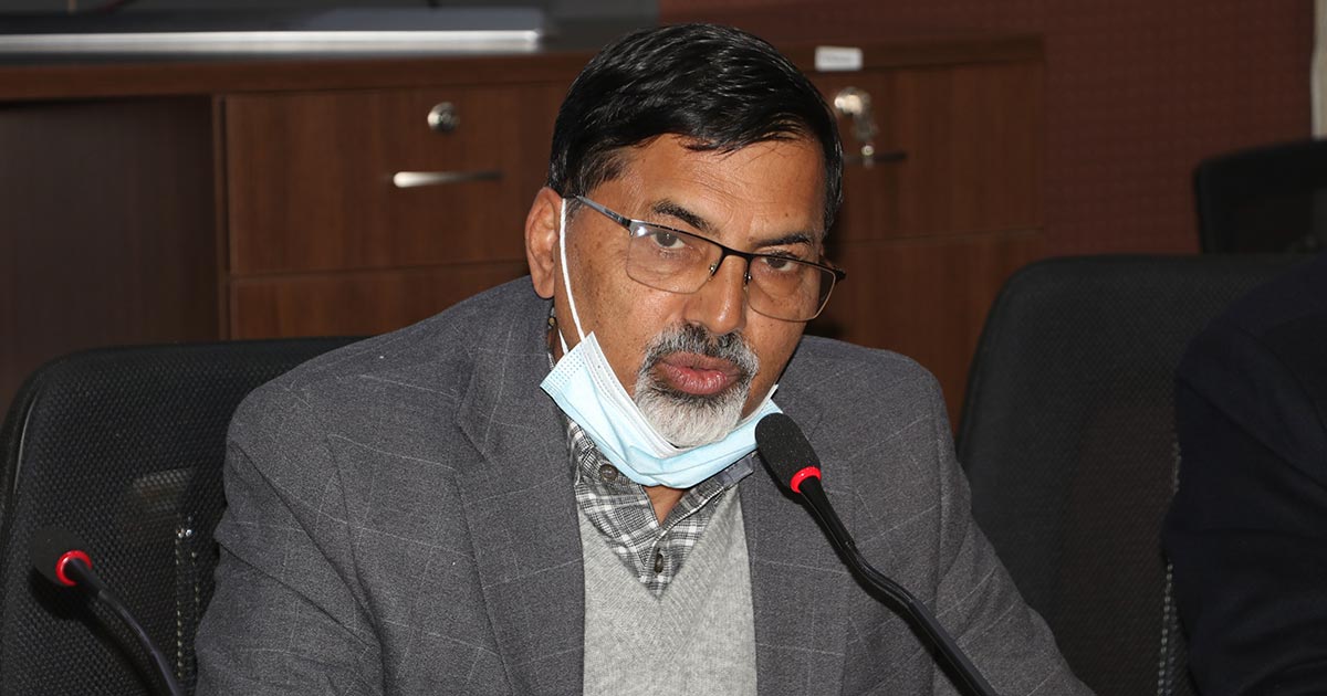 पेट्रोल पम्पहरुलाई चार्जिङ स्टेसनमा रुपान्तरण गर्न आवश्यक छ : अर्थमन्त्री शर्मा