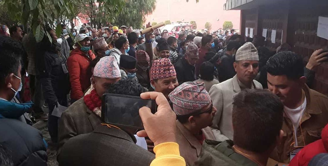 राप्रपाको निर्वाचन जारी : ९१ वटा विद्युतीय भोटिङ मेसिनबाट मतदान