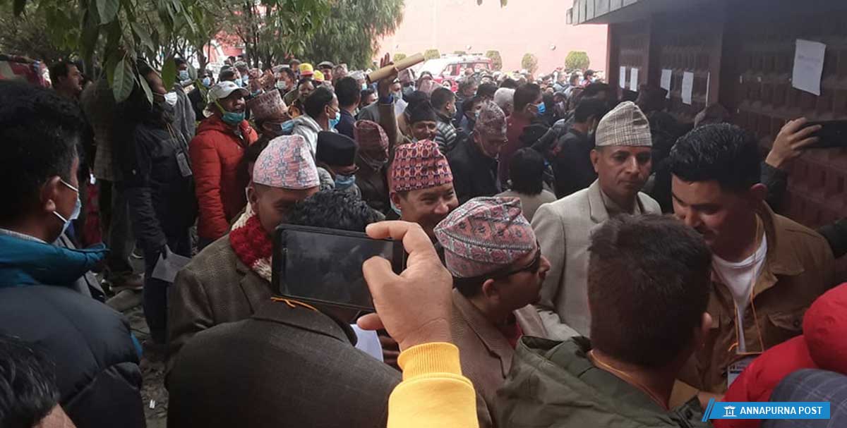 राप्रपाको निर्वाचन जारी : ९१ वटा विद्युतीय भोटिङ मेसिनबाट मतदान