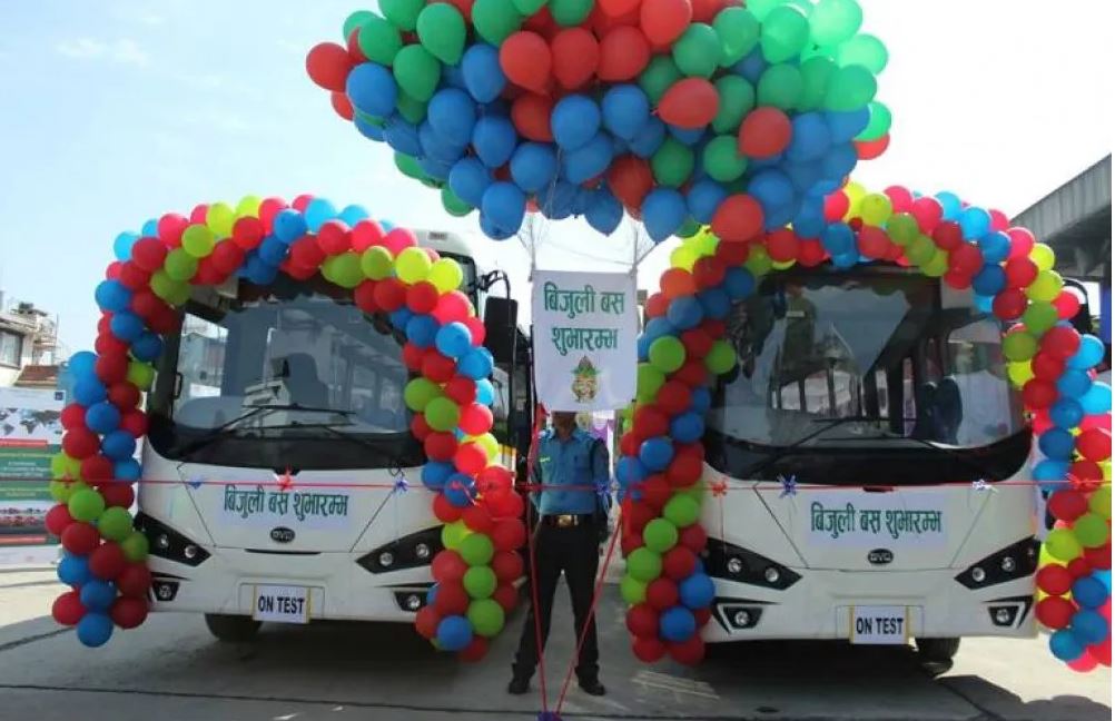 केपी ओलीले धुमधामका साथ छिराएका विजुली बस नै मापदण्डविपरित