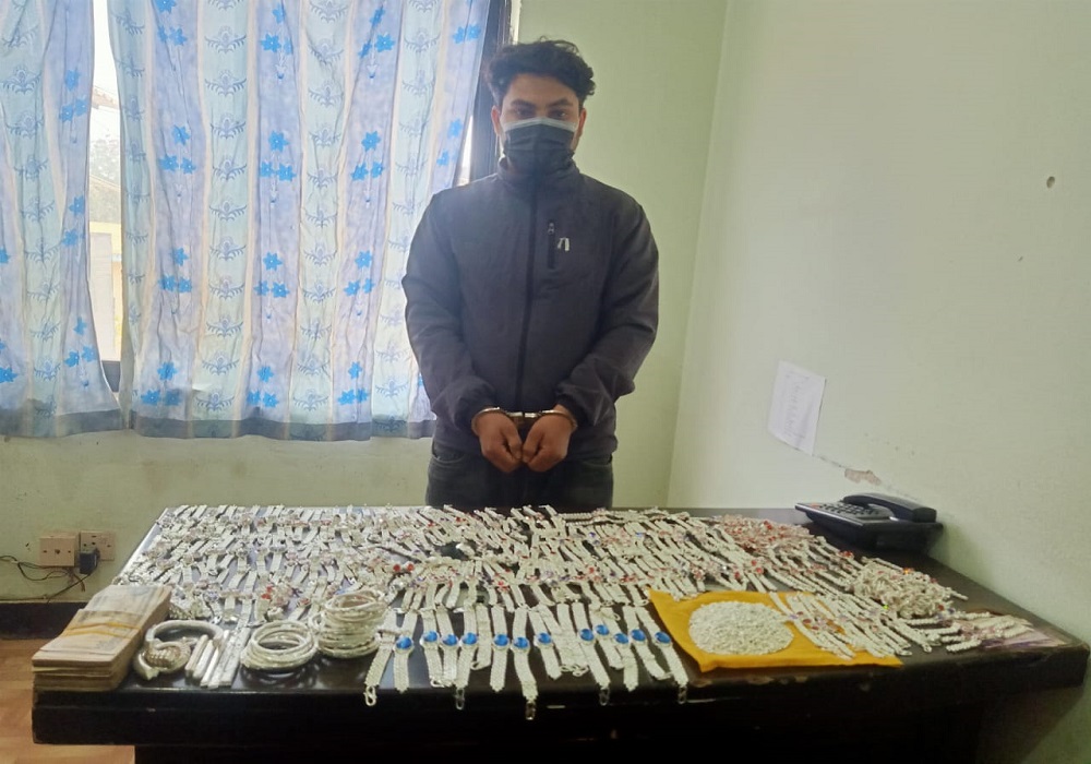 यी युबक जसले गरे पत्याउनै नसकिने काम ! प्रहरीले शरीरमा खानतलासी गर्दा ……
