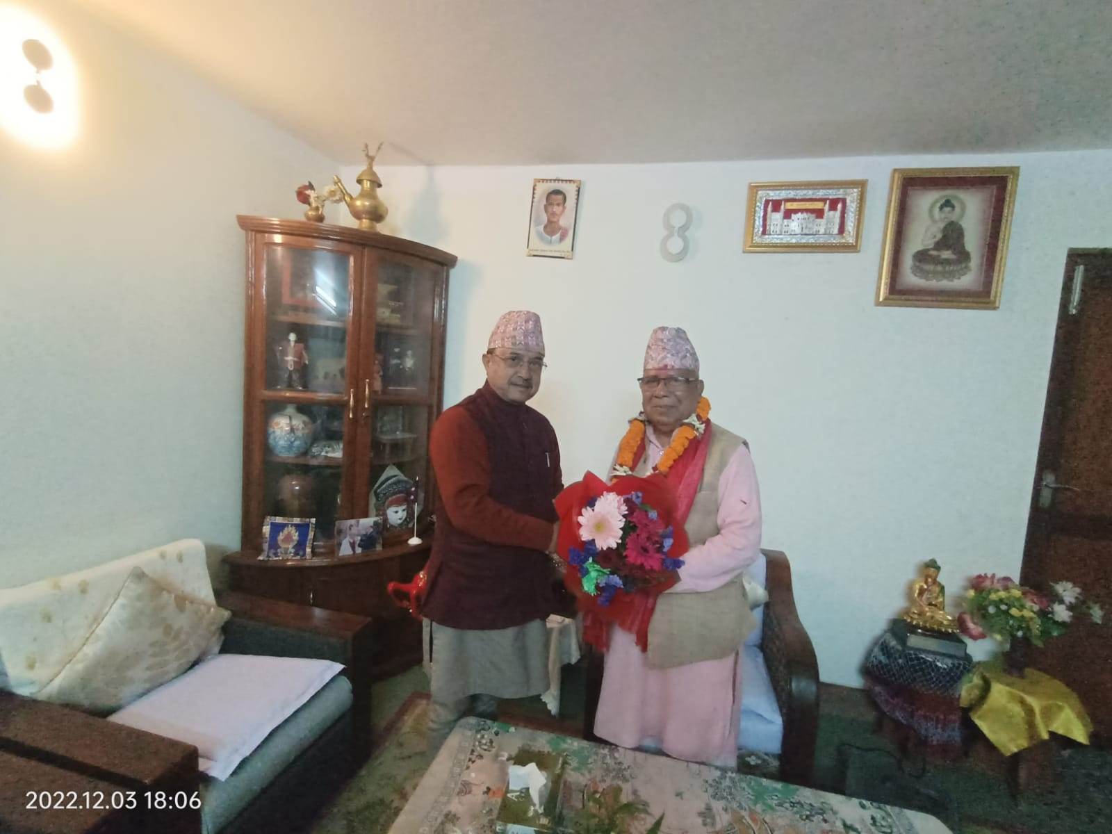 नेकपा एसका अध्यक्ष नेपाल र कांग्रेस उपसभापति खड्काबीच भेटवार्ता