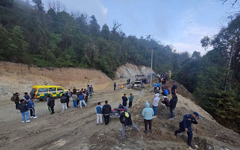 ताप्लेजुङमा जीपमा करेन्ट लागेर आगलागी हुँदा चार जनाको ज्यान गयो